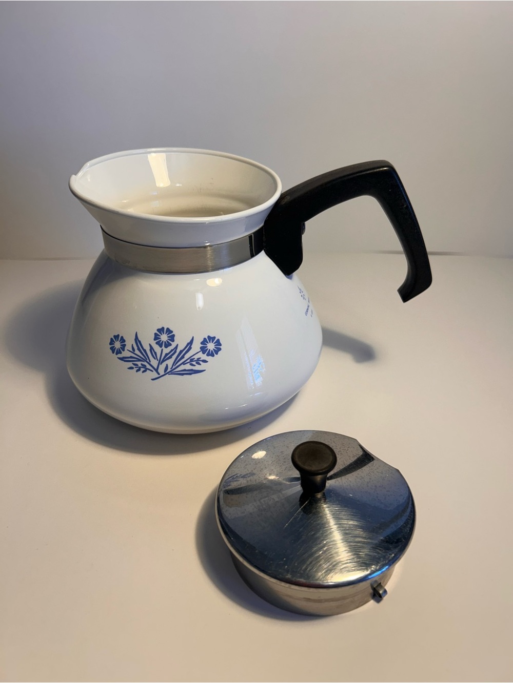 Vintage Corning Ware Blue Cornflower 6 Cup Tea Pot with Metal Lid - Picture 5 of 12